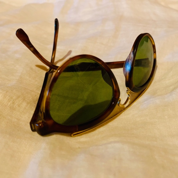 Vintage Ray-Ban sunglasses. - Picture 3 of 7